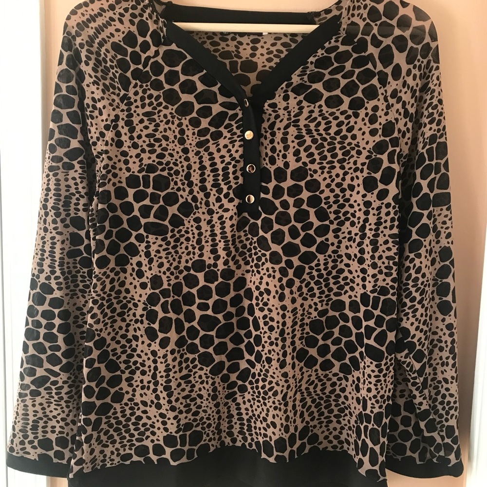 Beautiful blouse in light pink and black polka dots